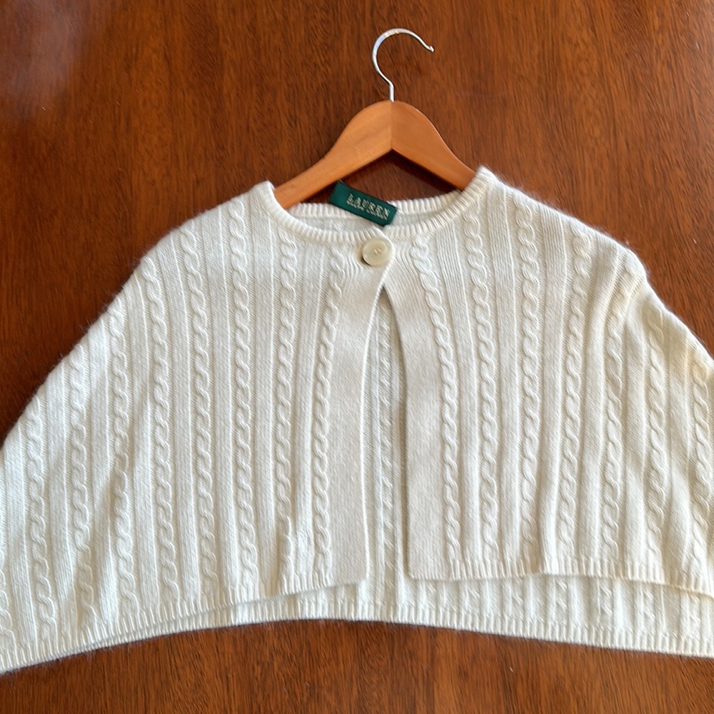 Cream knit shoulder cape